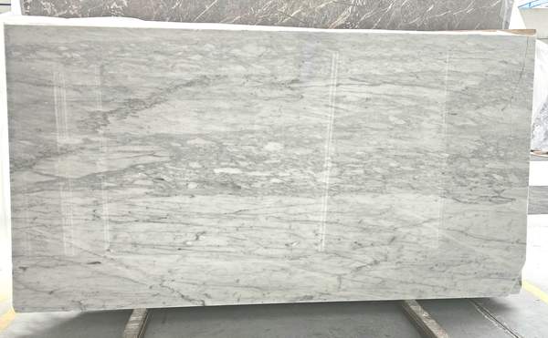 Bianco Carrara 'CD' Gepolijst